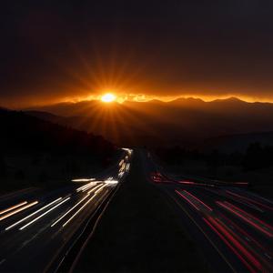 女生脱个精光让男生捅个爽
