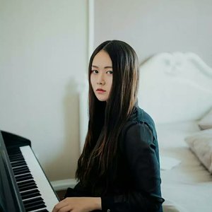 女生脱个精光让男生捅个爽
